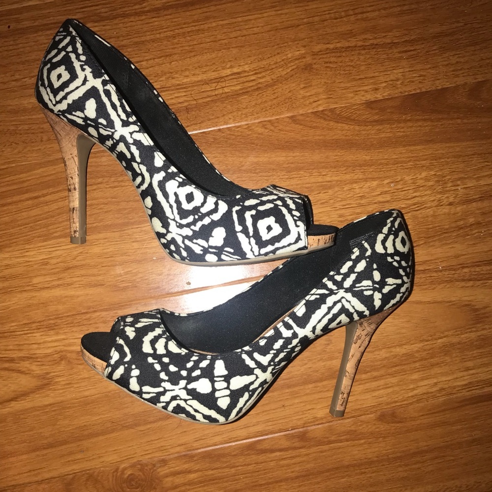 Tribal Print heels size 8.5